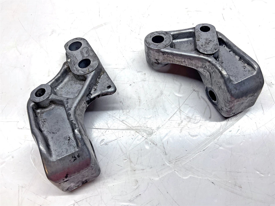 2000 Triumph Thunderbird Left & Right Front Footrest Control Plate - T2080255