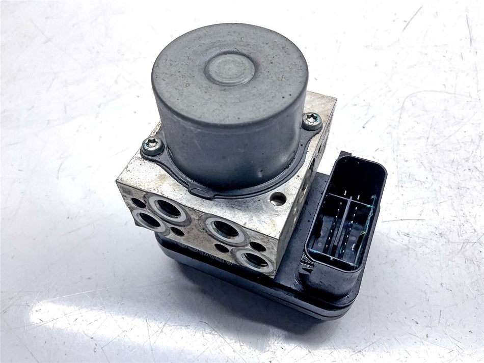 2015 Yamaha YZF R3 ABS Pump - 2WD859301900