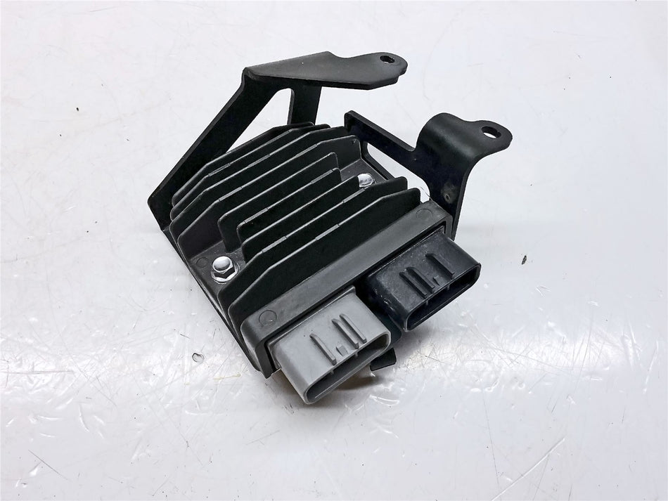 2024 Triumph Street Triple 765 R Regulator Rectifier - T1300679