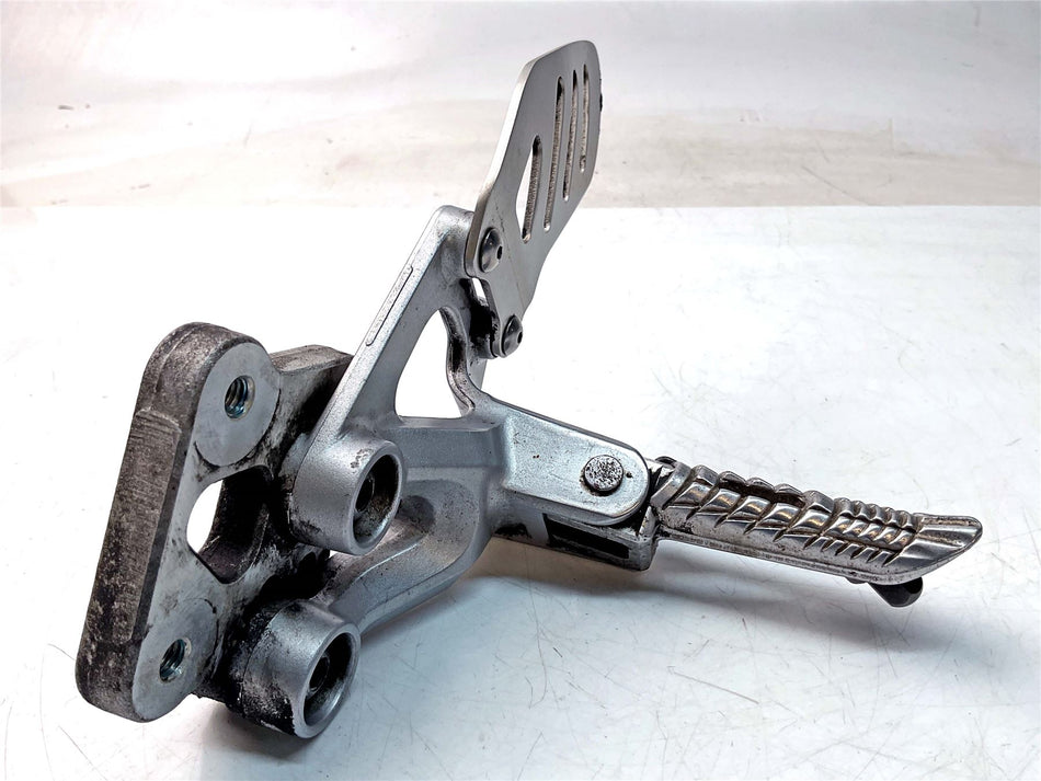 2006 Suzuki GSX-R600 Front Left Footrest & Hanger - 4352101H00000