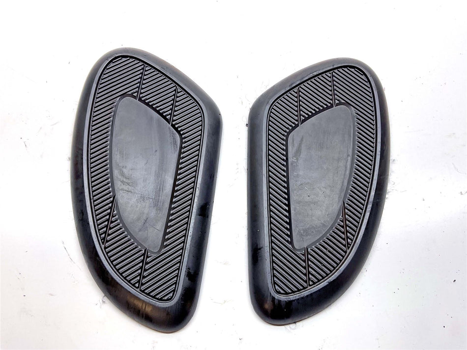 2022 Triumph Bonneville T100 Knee Pads - T2402009
