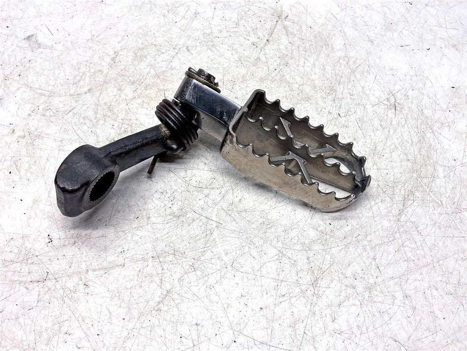 1981 Yamaha XT500 Front Right Footrest & Hanger - 2Y0274220033