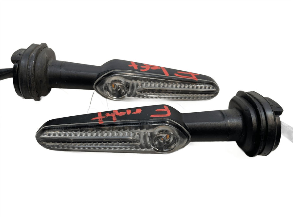 2022 Yamaha MT-09 Front Indicators Pair LED B7N8331000 B7N8332000