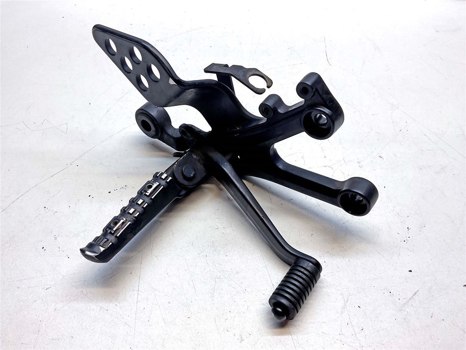 2018 Yamaha YZF-R 125 Rear Right Footrest & Hanger - 5D7-F7443-20
