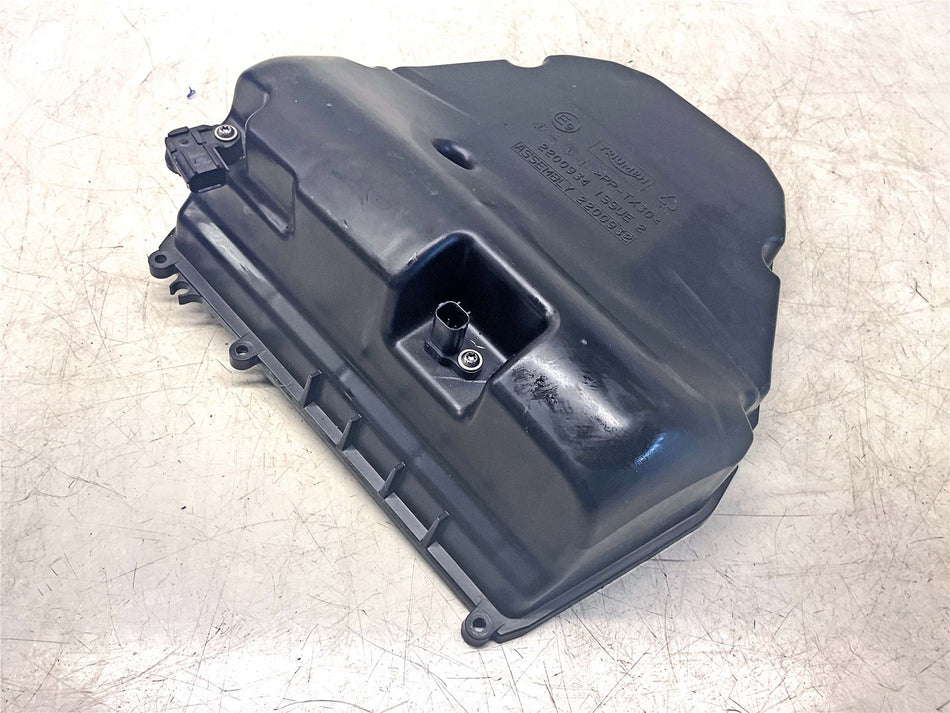 2019 Triumph Street Triple 765 R Airbox lid - T2200932