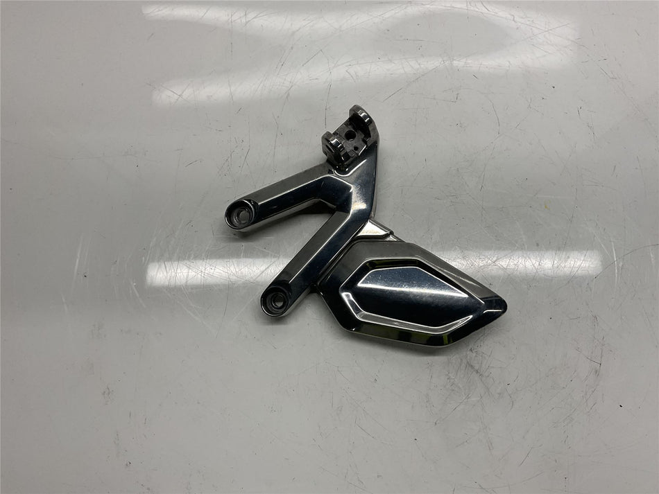 2023 TRIUMPH TRIDENT 660 Front Right Footrest Hanger - T2086847