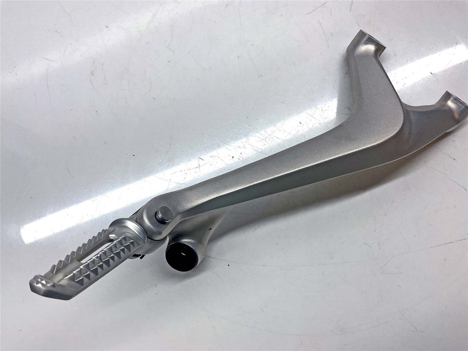 2021 Triumph Speed Triple 1200 RS Rear Right Footrest & Hanger - T2082440