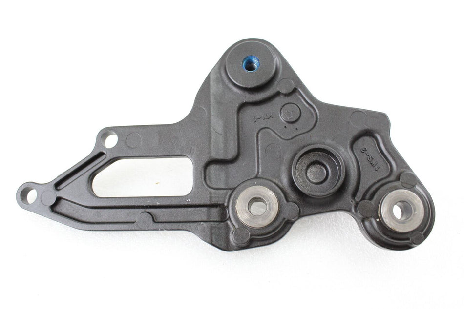 2014-17 YAMAHA MT-07 right RHF Footrest Hanger # 1WS-27443-10