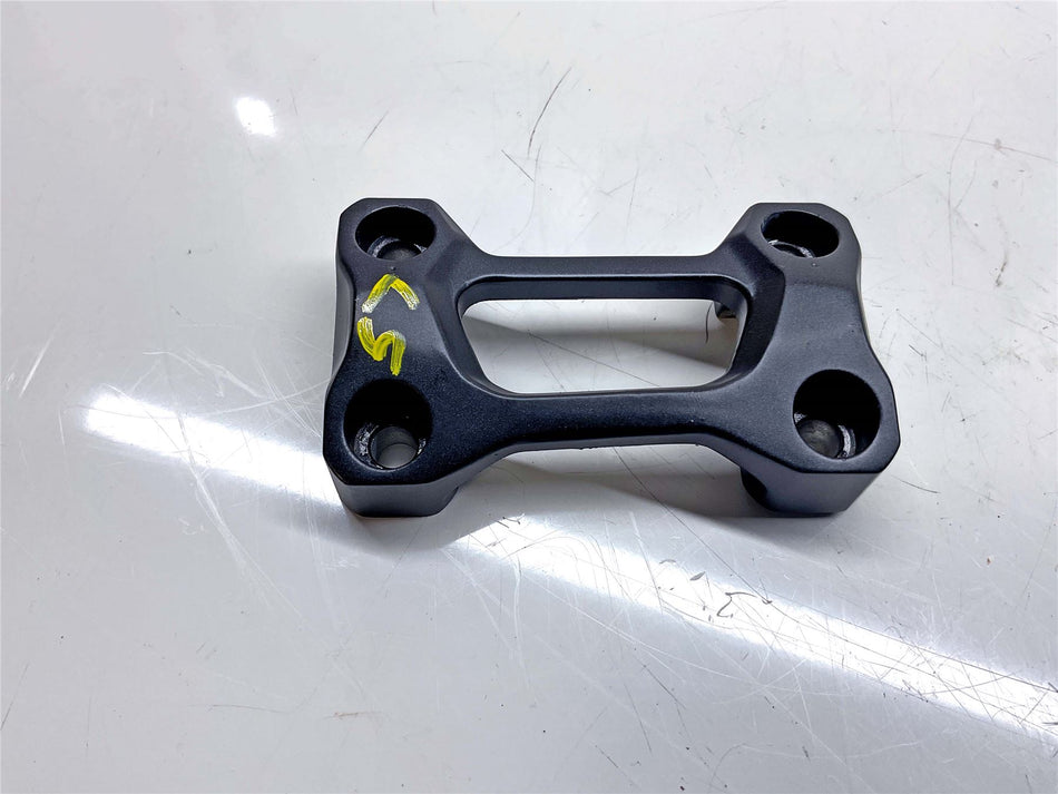 2024 Triumph Tiger 900 GT Pro Handlebar Clamp Bridge - T2044474