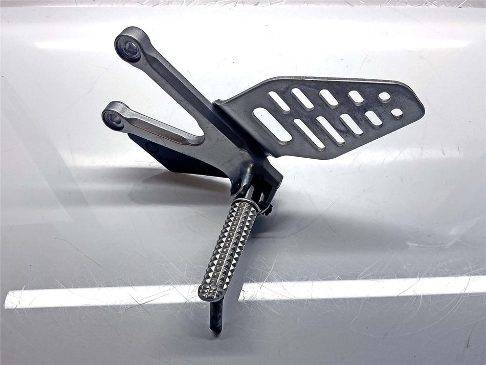 2009 Yamaha YZF R6 Front Left Footrest Hanger - 2C0274420000