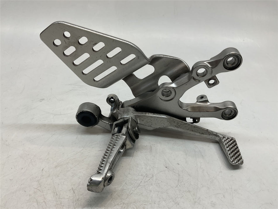 2009 Yamaha YZF R6 Front Right Footrest Hanger - 2C0274430000