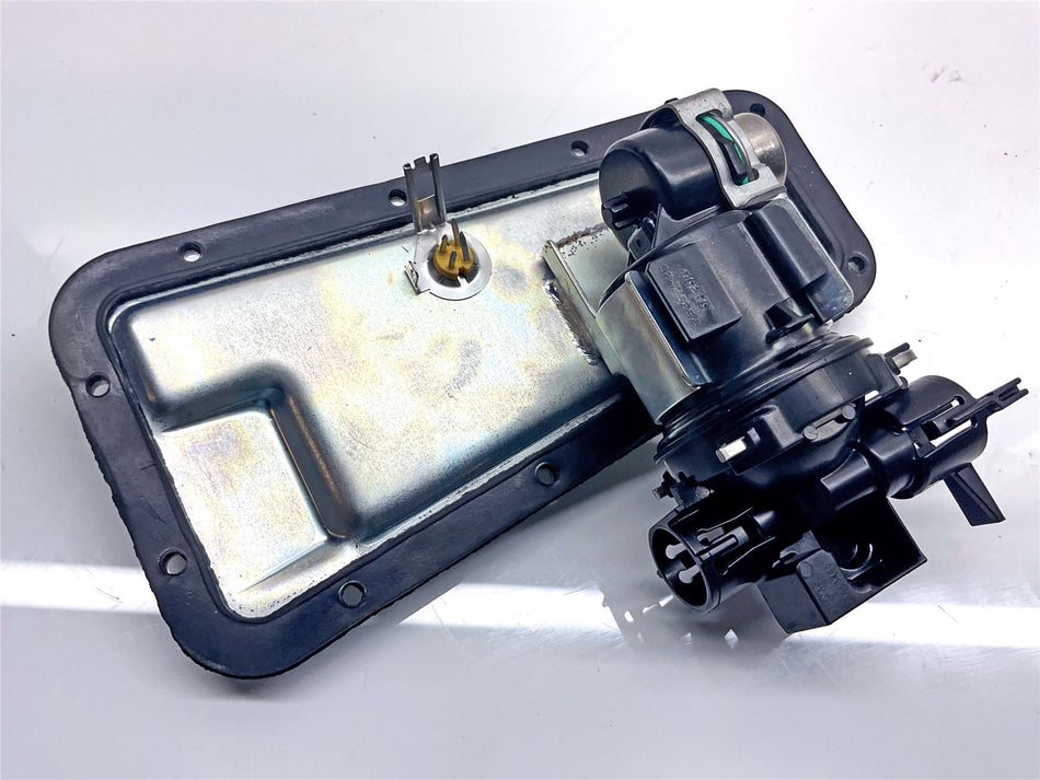 2009 Harley-Davidson Rocker C FXCWC Fuel Filter Module Assembly