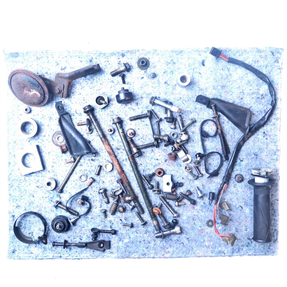 2000 Yamaha YZF R1 Assorting Fixings & Bolts