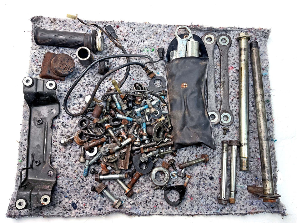 1999 Suzuki Bandit 600 GSF600 Assorted Nuts, Bolts & Fixings