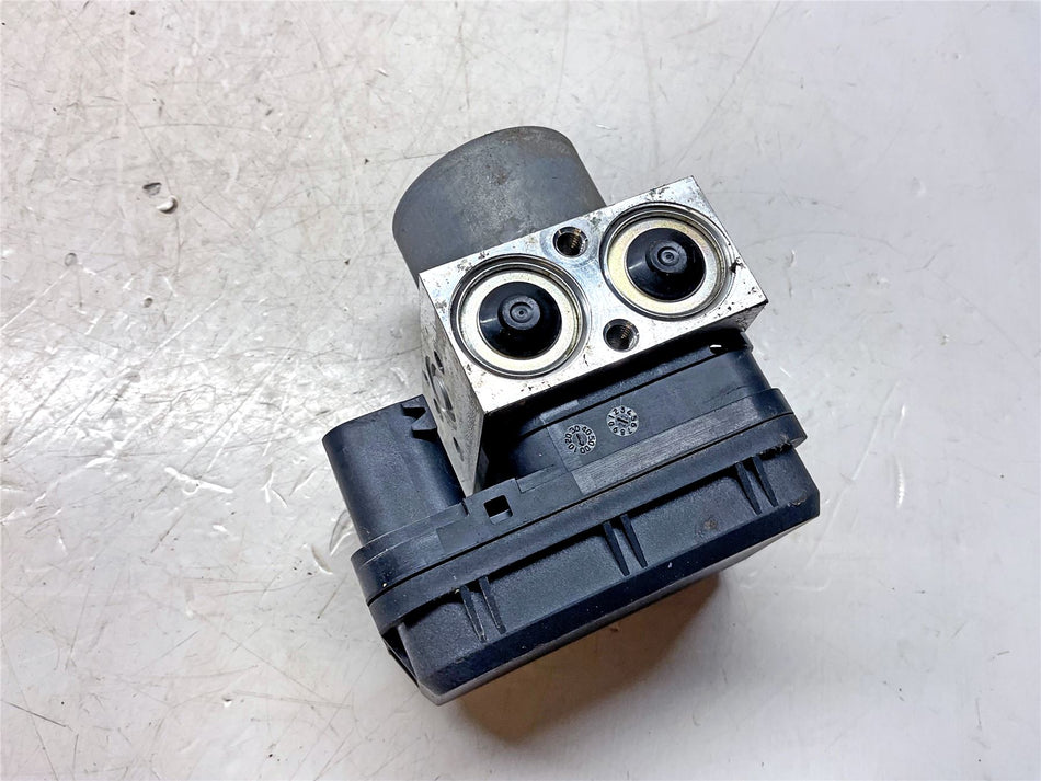 2022 Yamaha YZF R7 GP 60th Anniversary Ed ABS Modulator Pump - BEB859300800