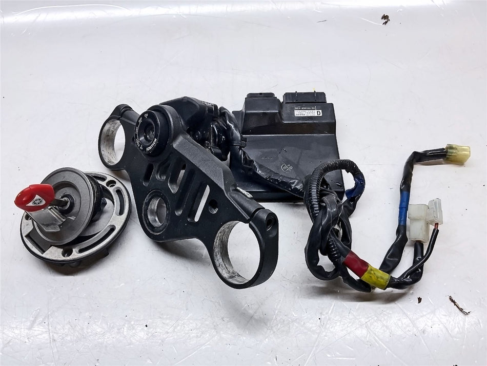 2019 Yamaha YZF R1 Lock set & ECU - BX4W82503