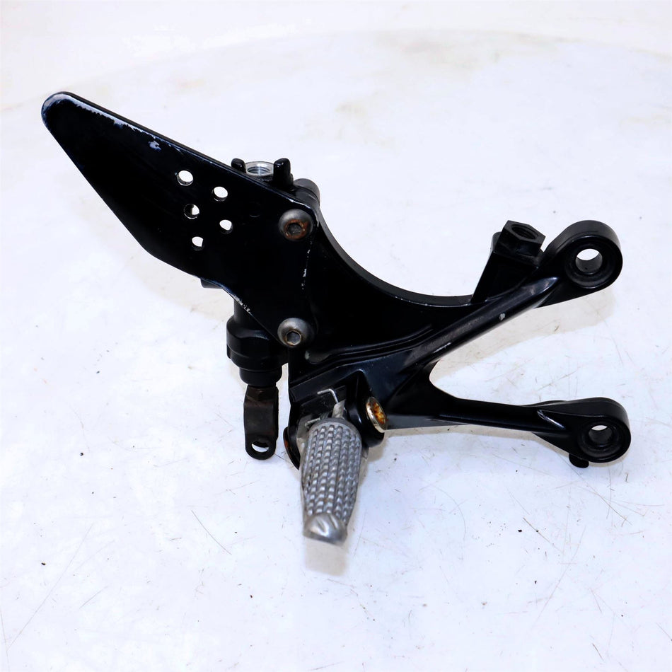 2009 KAWASAKI NINJA ZX6 Right Front Footrest and Hanger - 35063-0160-000