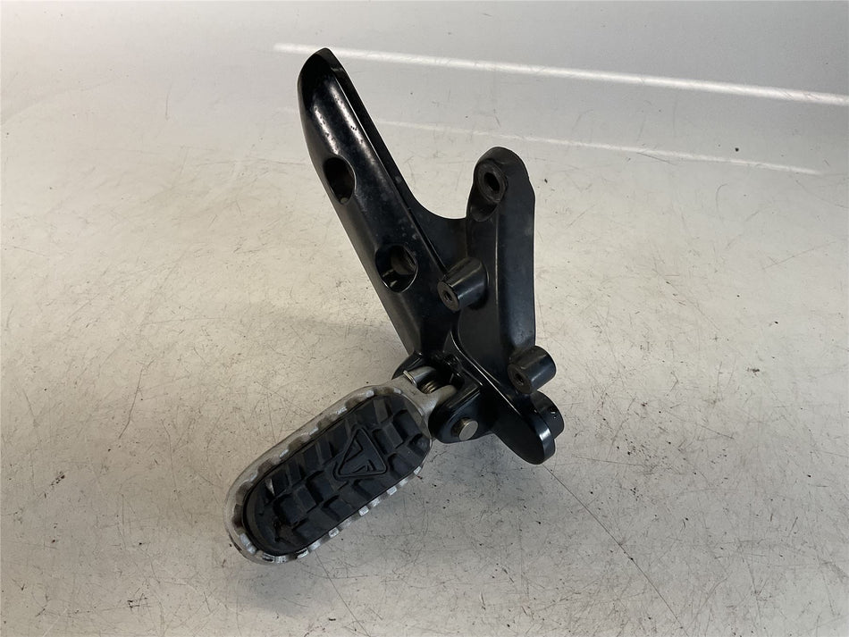 2024 Triumph Scrambler 1200 XE Front Right Hanger - T2081572