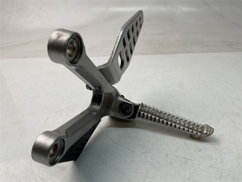 2006 Yamaha YZF R6 Raven Front Left Footrest & Hanger - 1RC274420000
