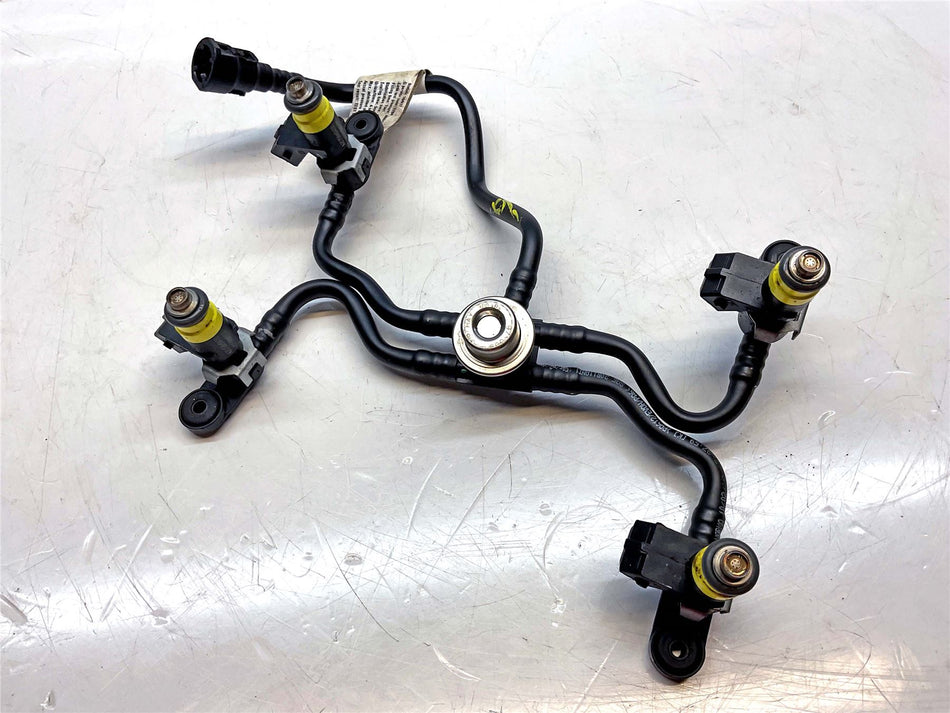 2018 Ducati R Fuel Inectors and Upper Feed Pipes