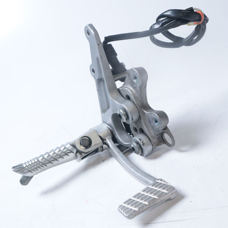 2012 Suzuki GSX-R1000 L2 Front Right Footrest With PEDAL - 4353141G10000