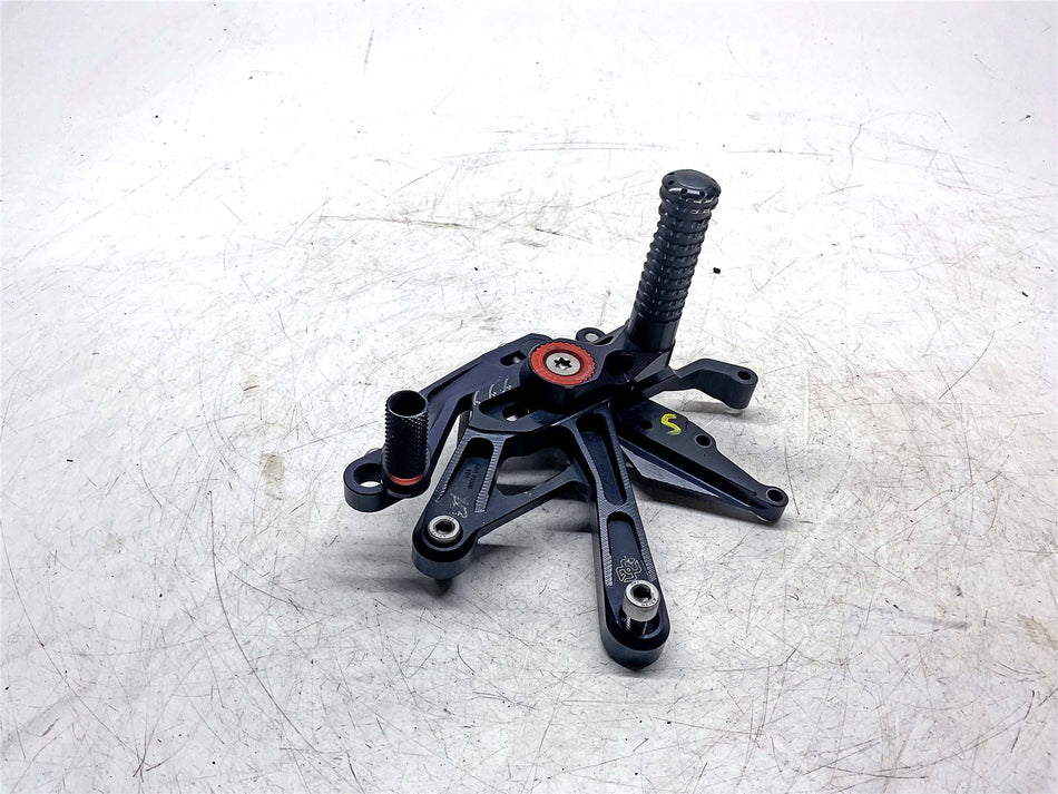 2016 Yamaha YZF R1 Front Right Footrest  - 2CR-FRSET-20-00