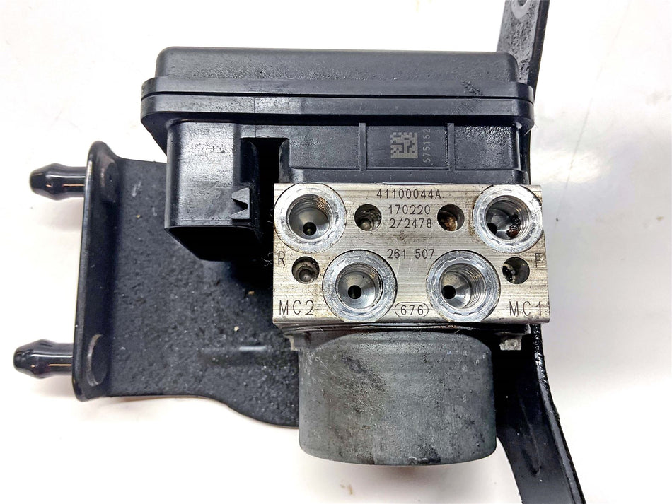 2017 Harley-Davidson Iron 883 XL883N ABS Modulator Pump - 41100043C