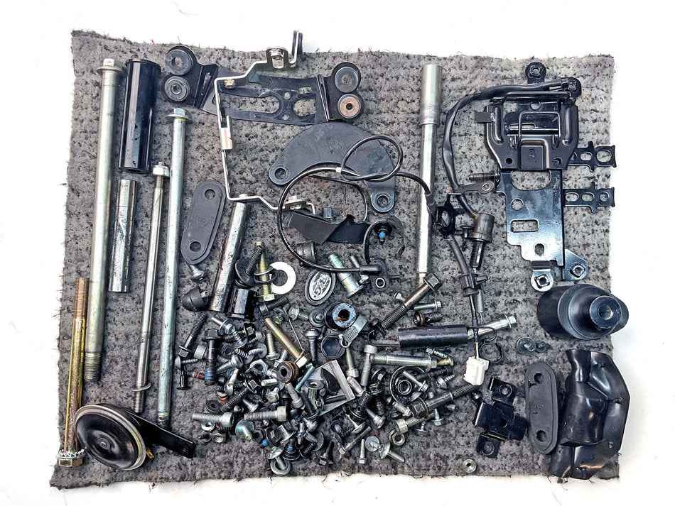 2023 Yamaha YZF-R 125 Assorted Fixings & Bolts