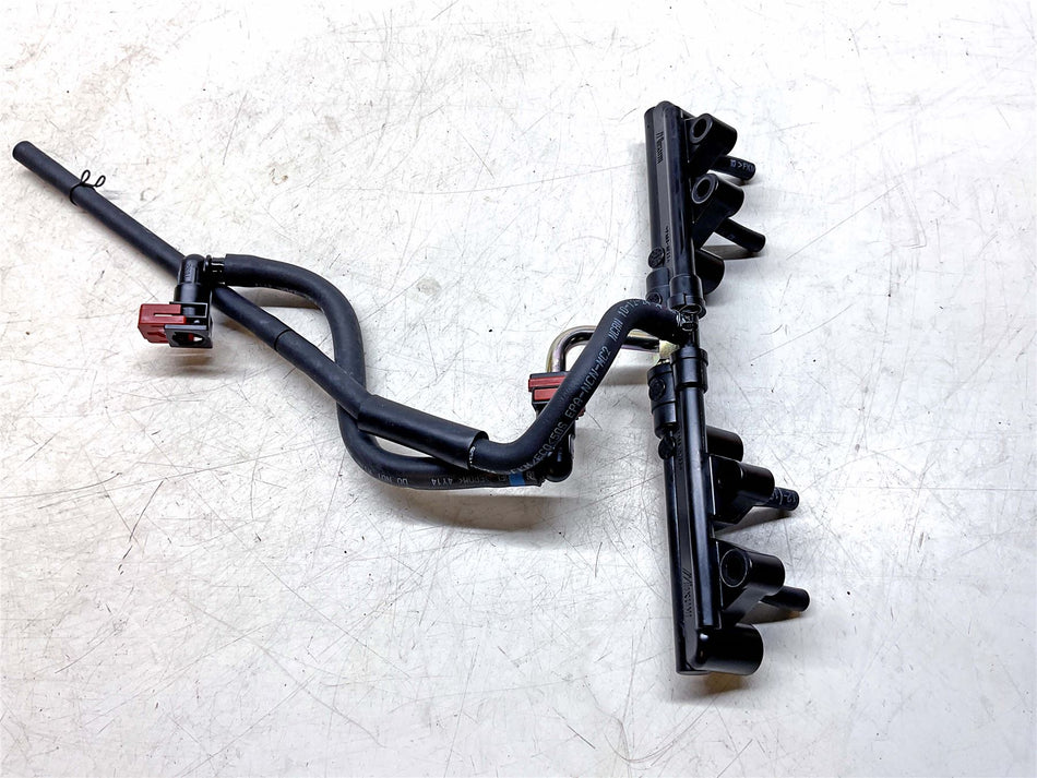 2025 Kawasaki Z900 ZR900 Fuel Injector Rail