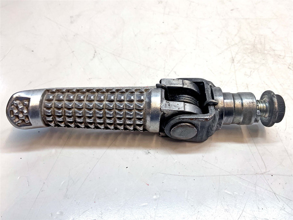 2004 Suzuki GSX-R1000 Front Right Footrest / Peg - 4351641G00000