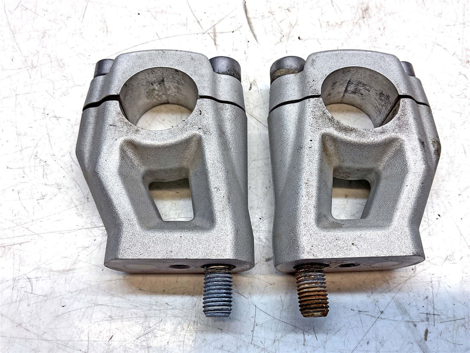 2014 Triumph Tiger 800 XC ABS Handlebar Clamp Bridge - T2040813/826