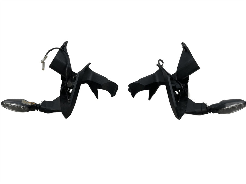 2023 Triumph Street Triple 765 Front Indicators T2303432