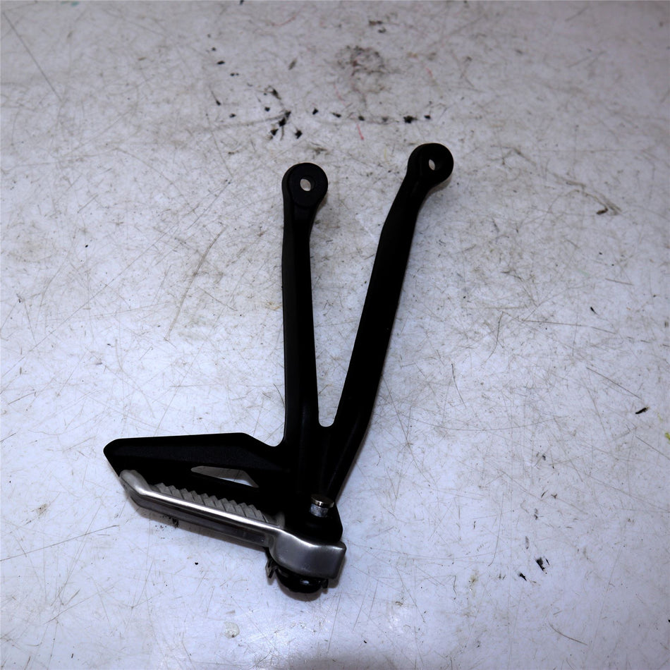 2024 TRIUMPH STREET TRIPLE 765 R Right Rear Footrest and Hanger - T2088257
