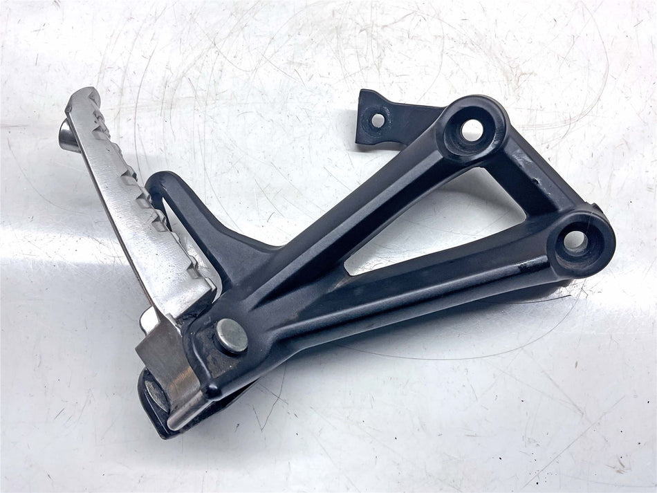 2014 Yamaha MT-09 Rear Right Footrest & Hanger - 3VR274410200