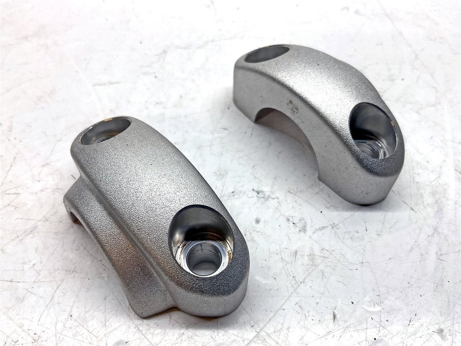 2022 Triumph Rocket 3 GT Handlebar Top Clamps - T2041848
