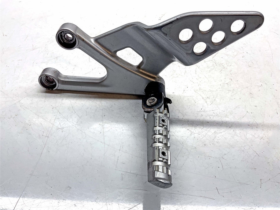 2016 Yamaha YZF-R 125 Front Left Footrest & Hanger - 5D7F74420000