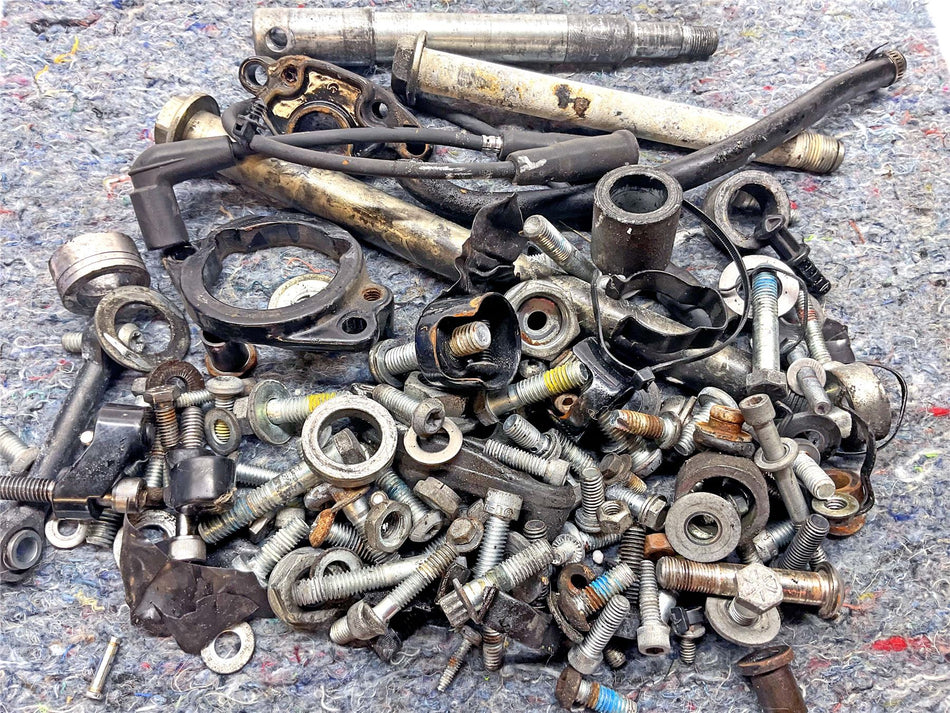2014 Harley-Davidson Iron 883 XL883N Assorted Fixings & Bolts - B57988BOBAB