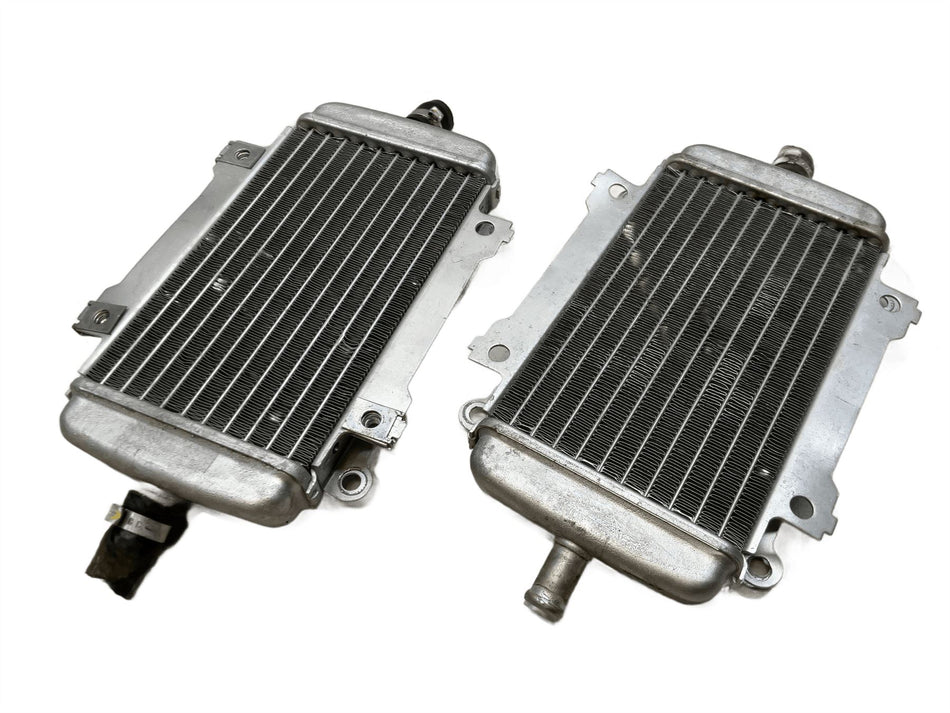 2018 Vespa GTS Super Radiators Left Right Pair 1B000673 1B000674