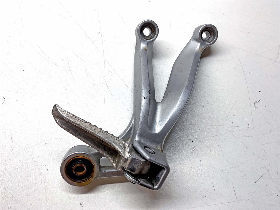 2002 Suzuki GSX-R600 Rear Right Footrest & Hanger - 4360035F00000