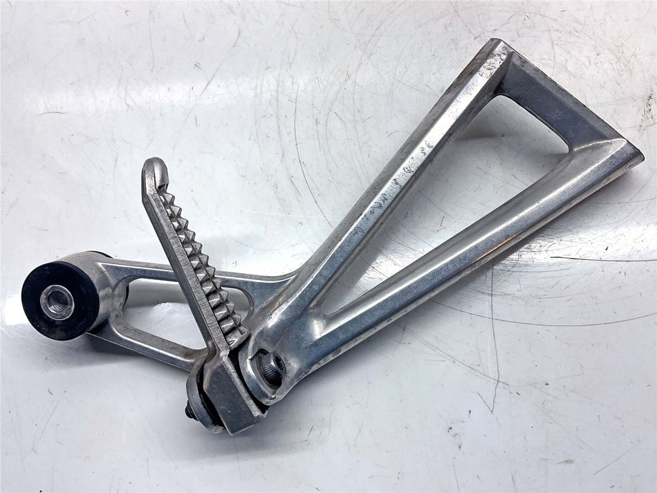 2006 Yamaha YZF R6 Rear Right Footrest & Hanger - 3VR274410200