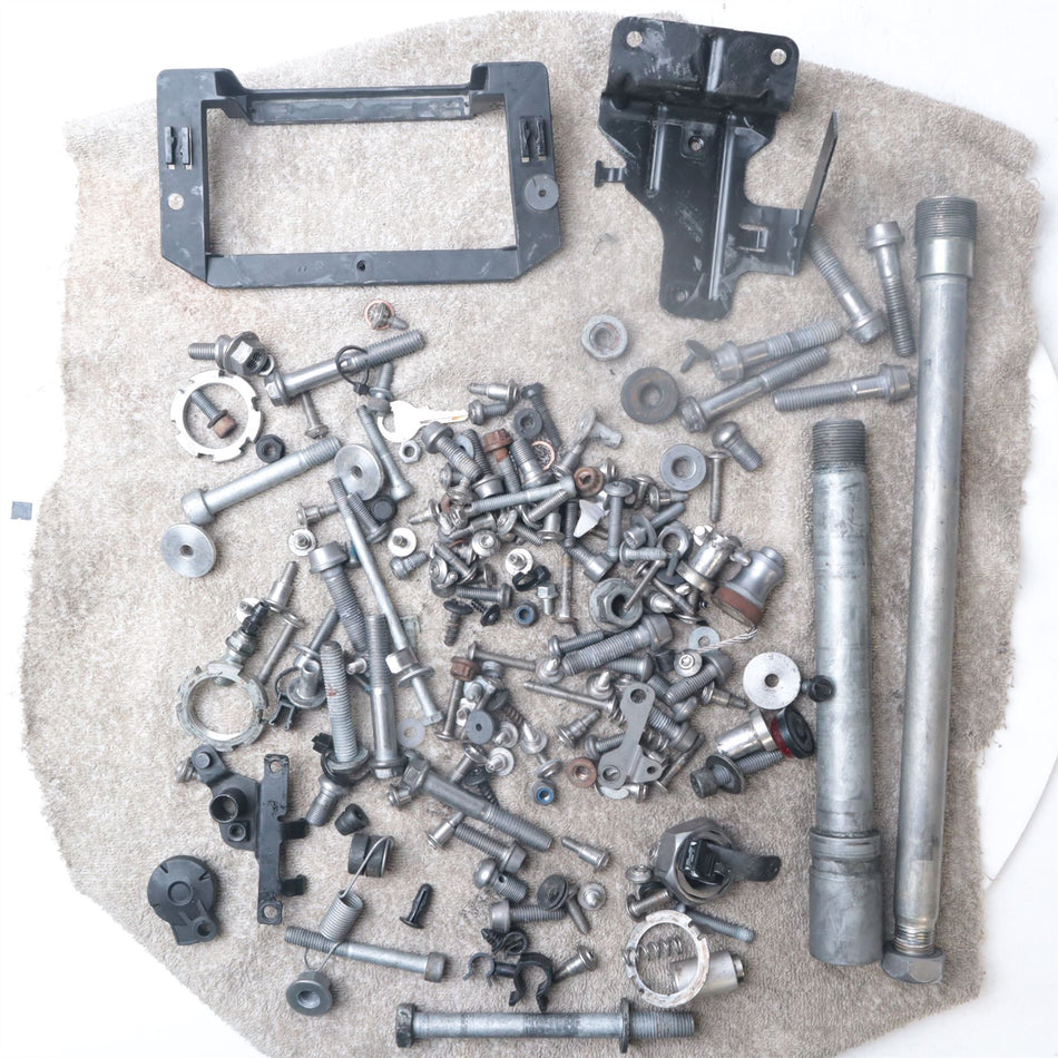 2018 BMW S1000R Assorted fixings - 750