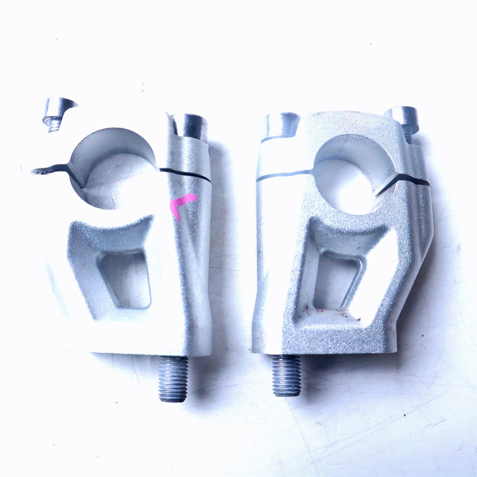 2021 Triumph Tiger 850 Sport Upper & Lower Handlebar Clamps - T20408902