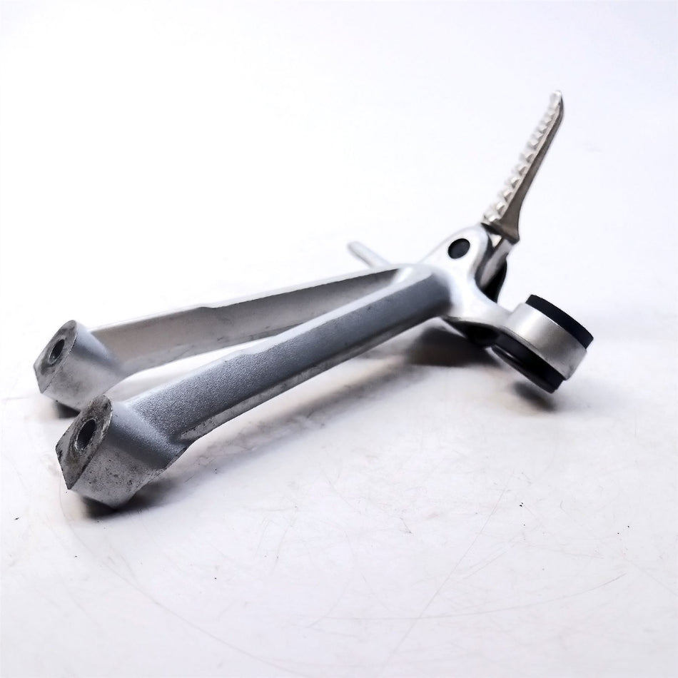 2008 Suzuki GSX-R1000 K8 Right Rear Footrest & Hanger - 4360021H00000