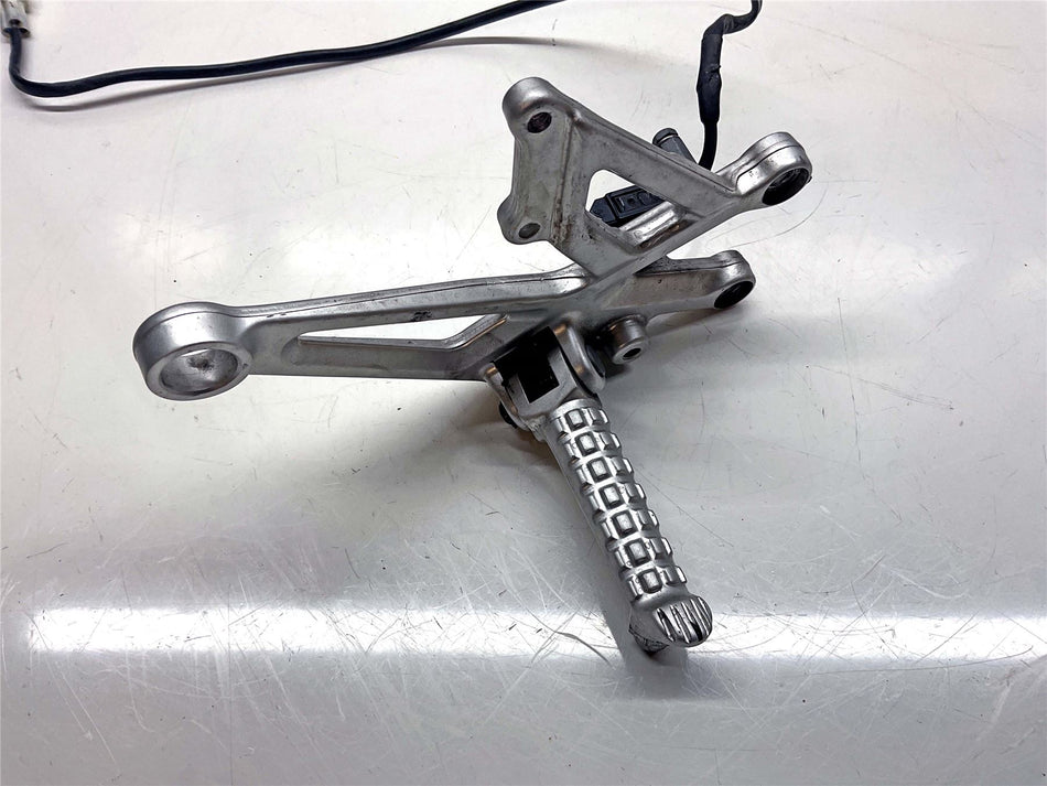2020 Aprilia Tuono V4 1100 Factory ABS Front Right Footrest & Hanger - 2B0034159