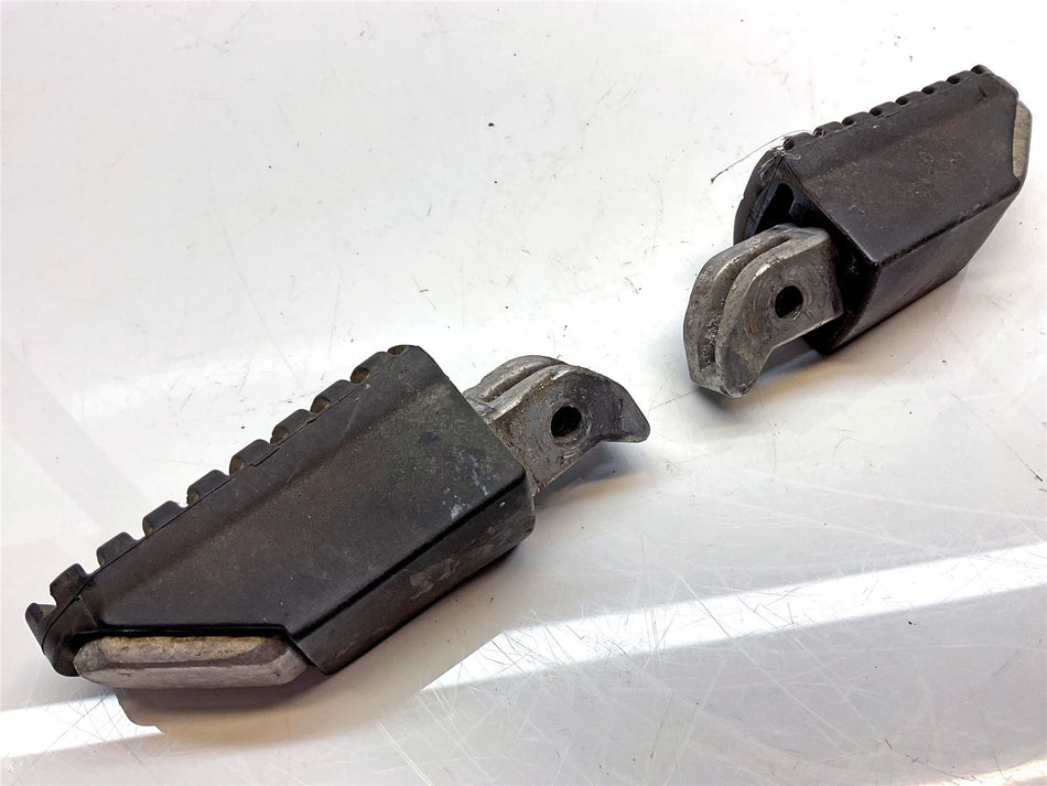 2014 Triumph Tiger 800 ABS Rear L&R Footrests  - T2084402