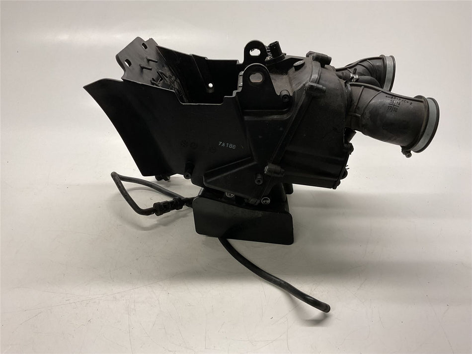 2017 TRIUMPH BONNEVILLE Airbox  - T2201724