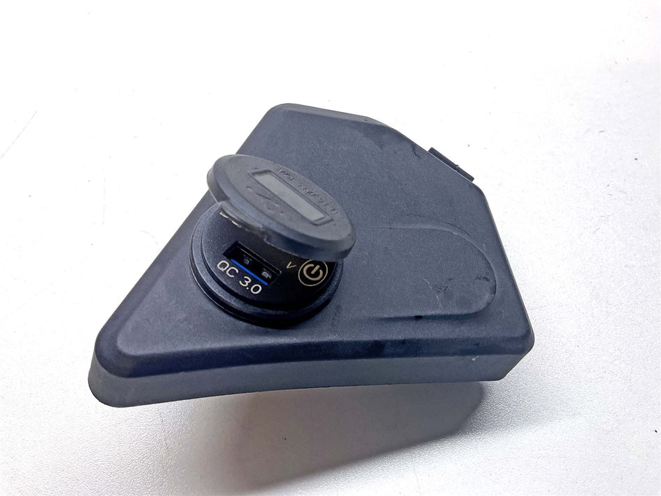 2020 Husqvarna VITPILEN 401 USB Power Outlets