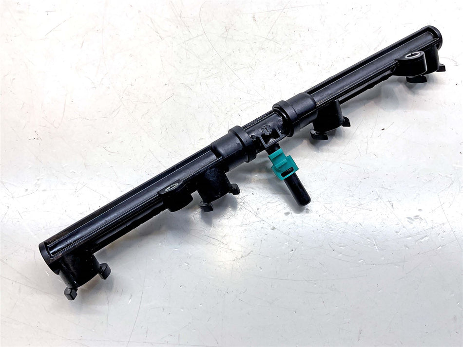 2017 Honda CBR1000RR Fireblade Fuel Injector Rail - 16640MFL000