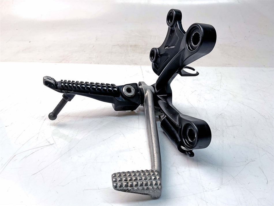 2015 Kawasaki Ninja ZX6R ZX636 Front Right Footrest & Hanger - 35063044518