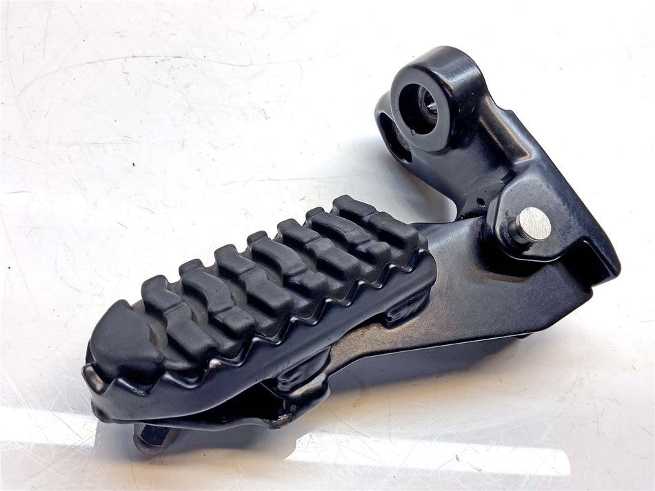 2021 Triumph Street Scrambler Front Right Footrest & Hanger - T2081790